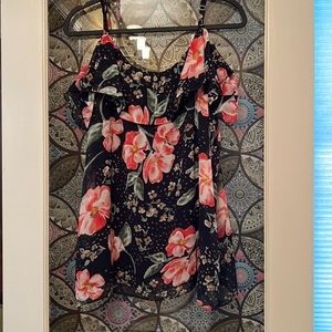 Cabi “cold shoulder “ tank top